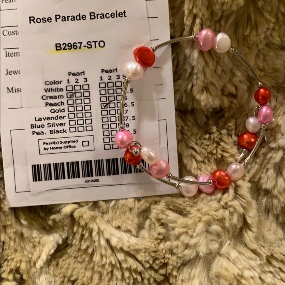 Vantel Pearls Wire Wrap bracelet. Rose Parade